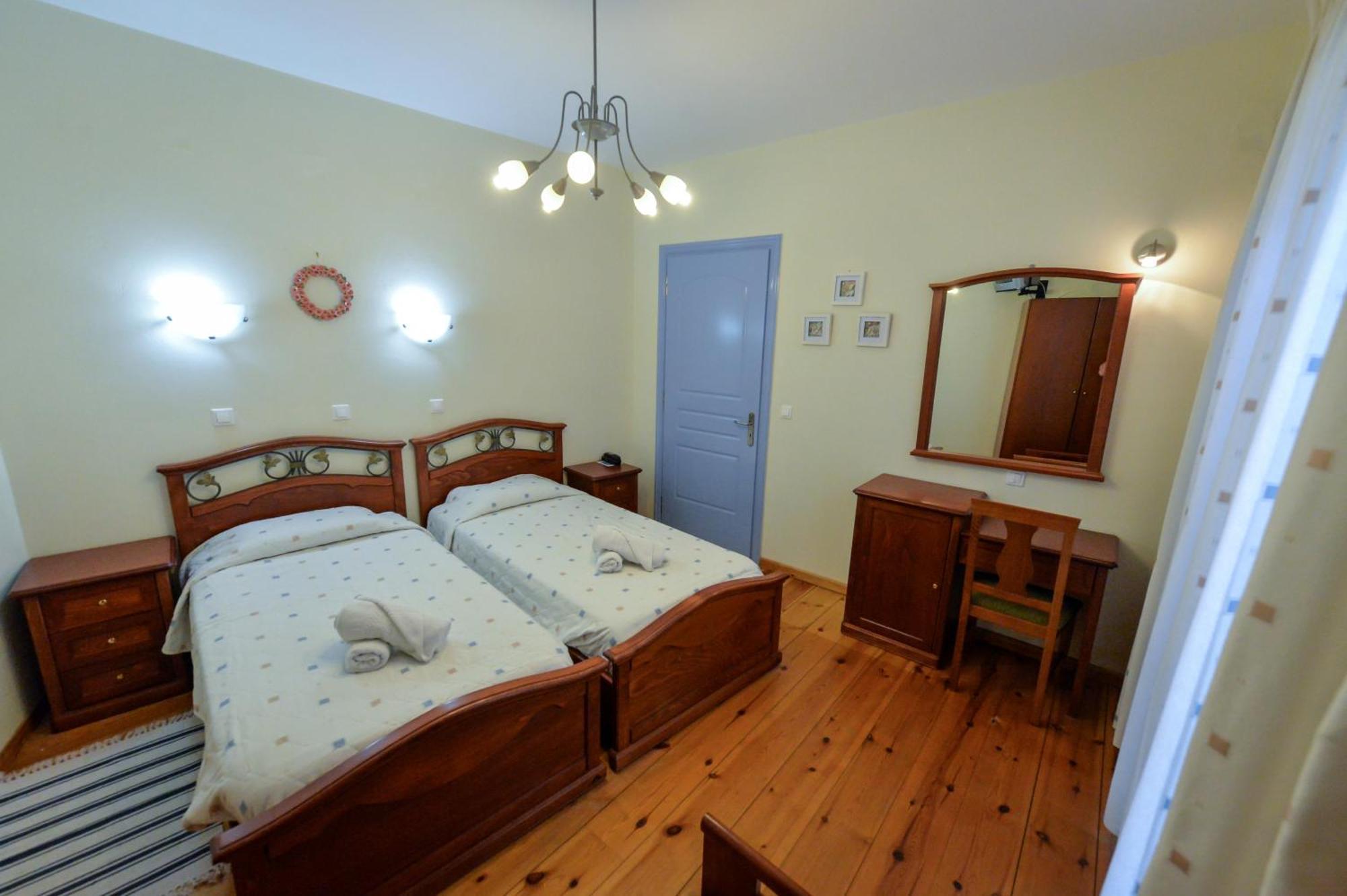 Taletos Apartments Stoúpa Eksteriør billede