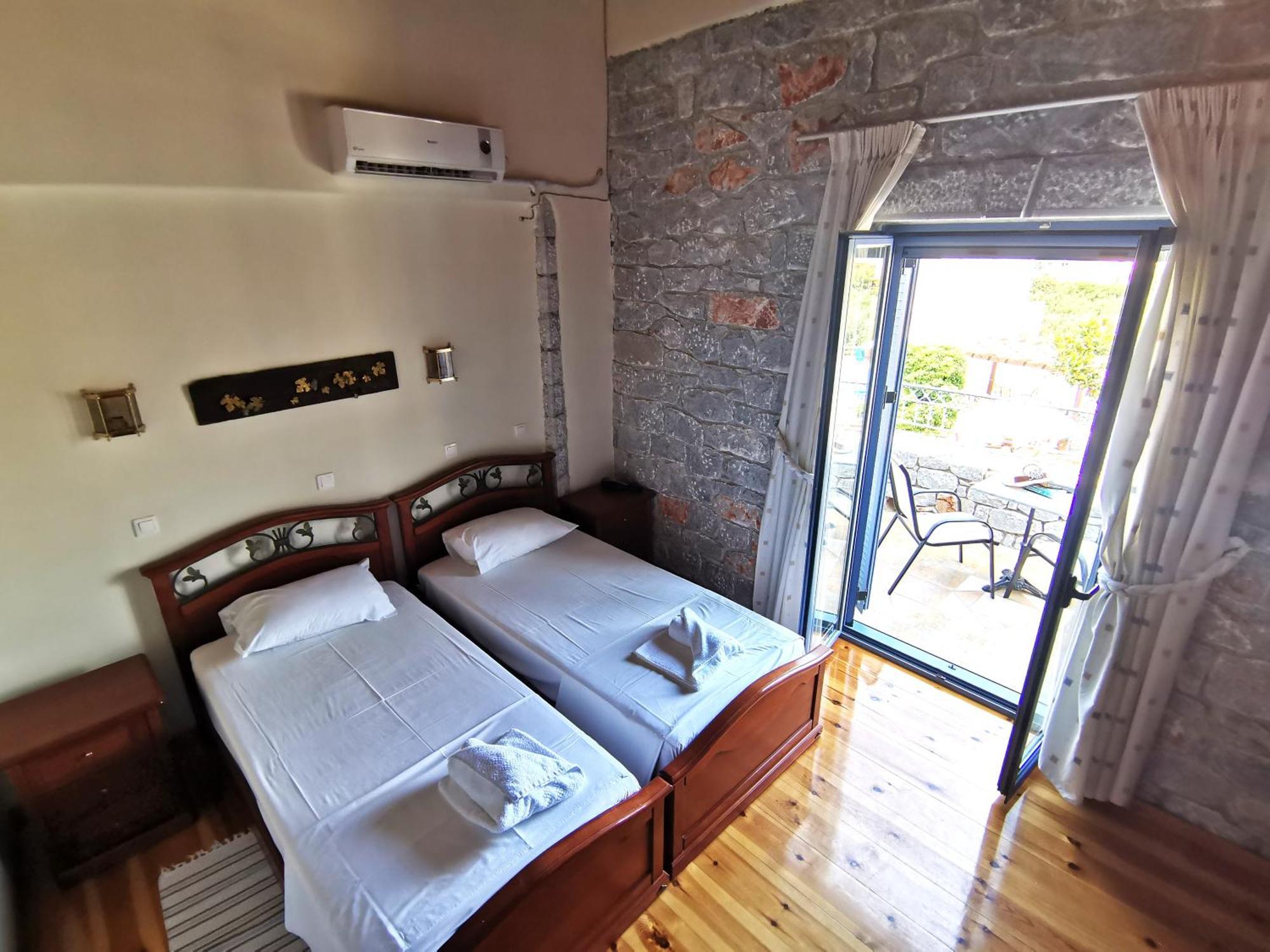 Taletos Apartments Stoúpa Eksteriør billede