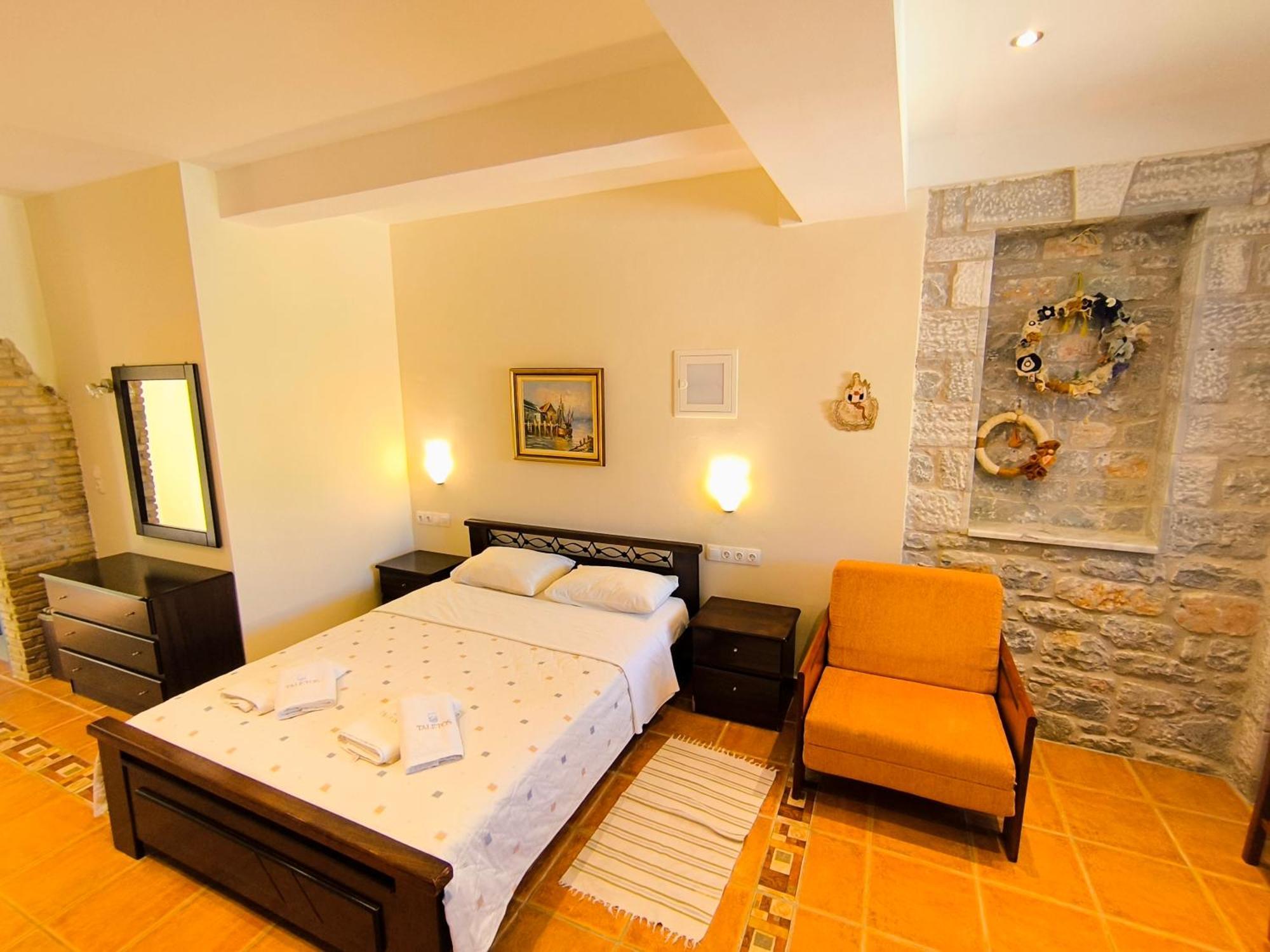 Taletos Apartments Stoúpa Eksteriør billede