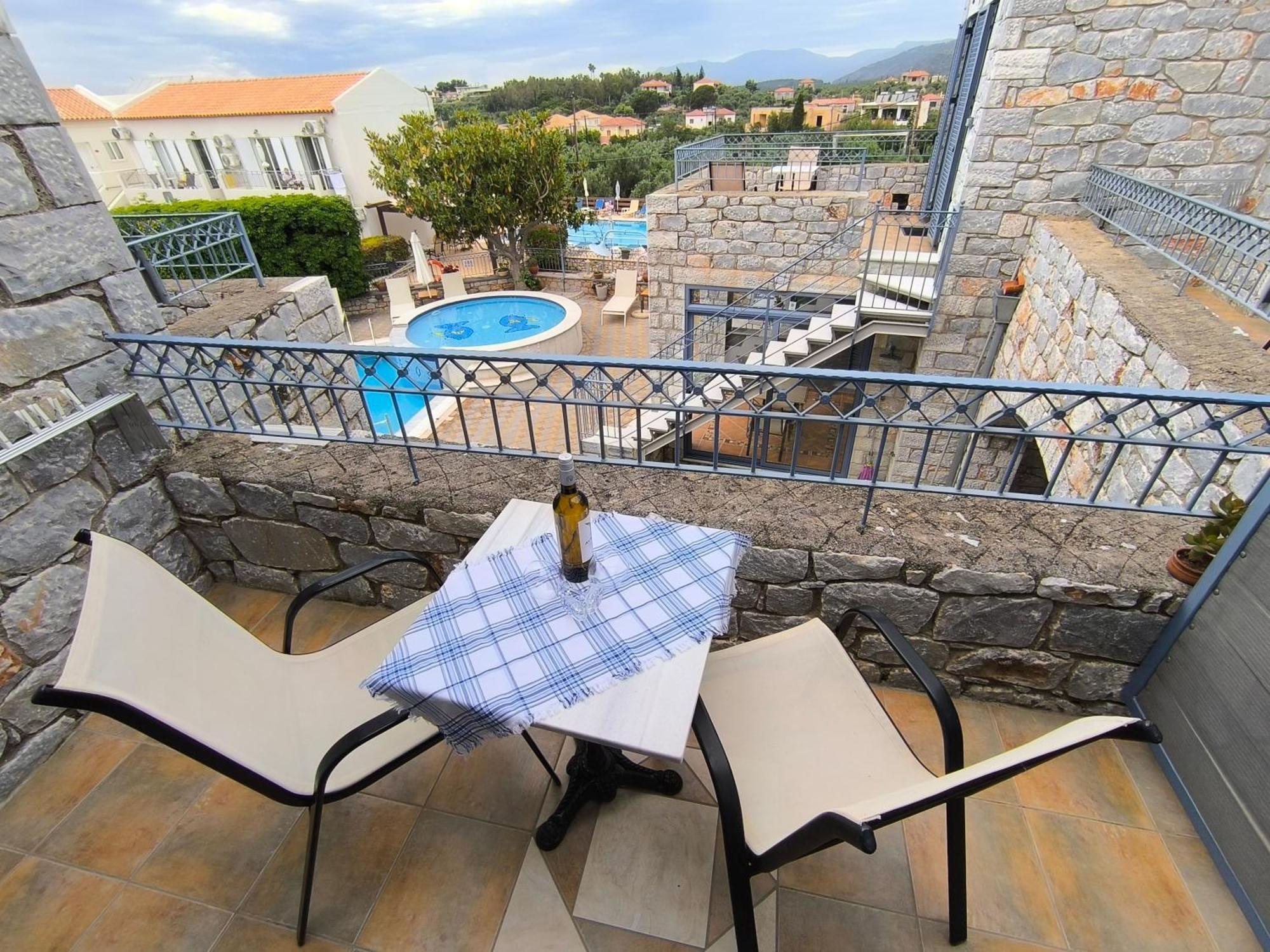 Taletos Apartments Stoúpa Eksteriør billede